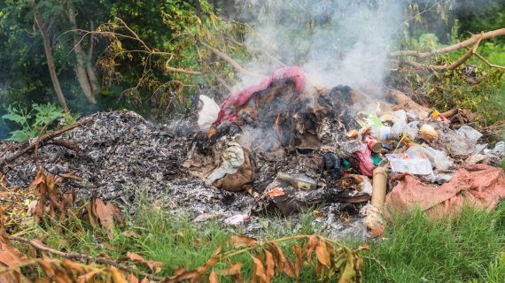 Ingin Bakar Sampah? Rugi Dong!